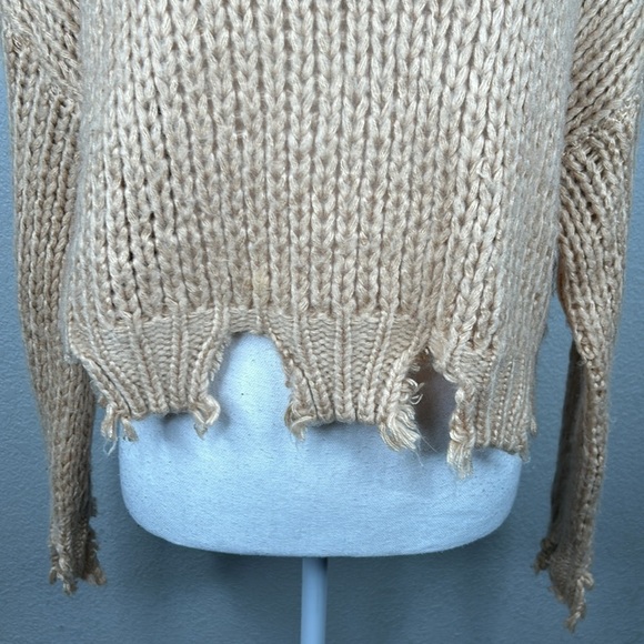 Forever 21 Tan Knit Distressed Cropped Long Sleeve Sweater Size Small - Picture 3 of 7